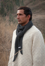 Cargar imagen en el visor de la galería, Triangular Scarf - Baby Alpaca