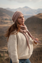 Cargar imagen en el visor de la galería, Triangular Scarf - Baby Alpaca