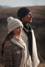 Cargar imagen en el visor de la galería, Triangular Scarf - Baby Alpaca