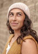 Cargar imagen en el visor de la galería, Gorro Rosa