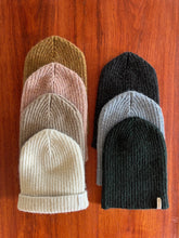 Cargar imagen en el visor de la galería, Gorro Rosa