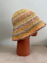 Cargar imagen en el visor de la galería, Multicolor bucket hat
